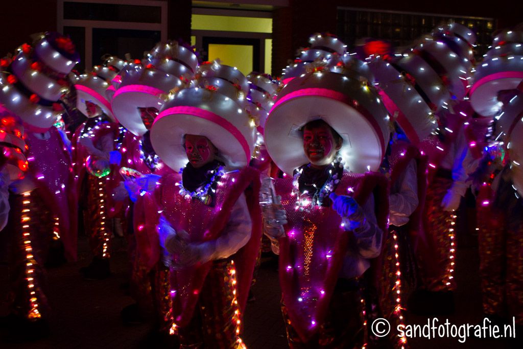 Verlichte carnavalsoptocht Tubbergen Sand fotografie